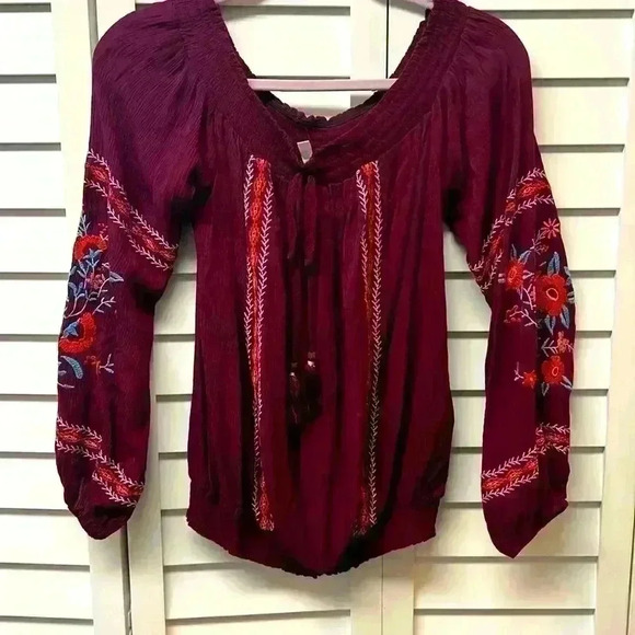 Xhilaration Boho Embroidered Smocked Top Size Medium - Picture 1 of 4